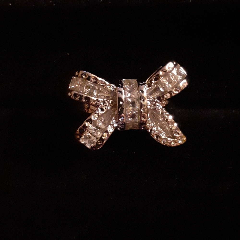 Nwot 925 sterling silver white crystal bow ring